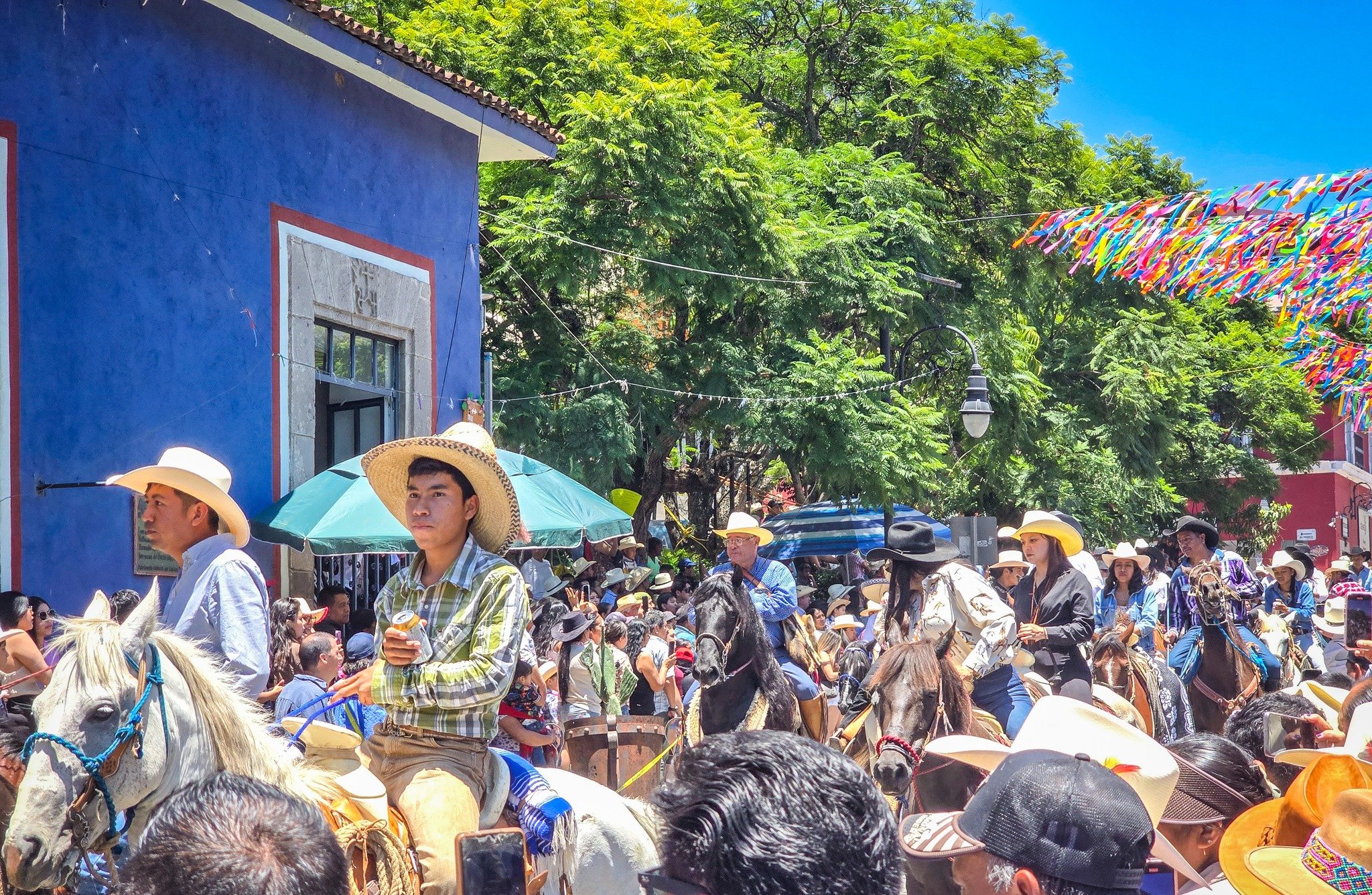 Cabalgata de la fiesta patronal del Divino Salvador en Malinalco Estado de México