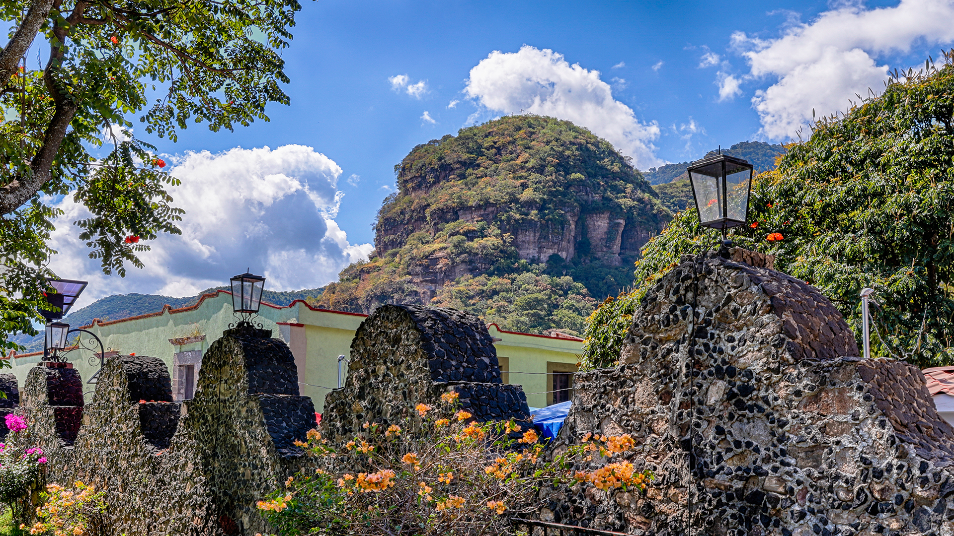 Guardianes del cerro tradición indígena de Malinalco pueblo mágico