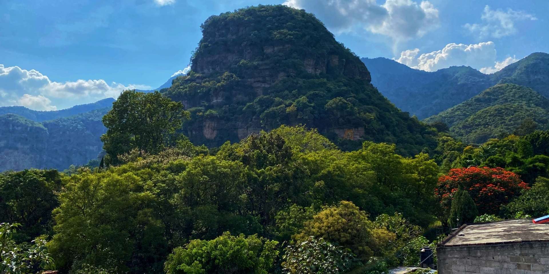Subida al cerro de los ídolos senderismo en Malinalco pueblo mágico